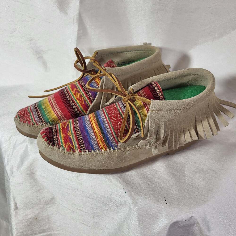 Minnetonka Frisco Boot Stone Suede Southwestern Aztec Fringe Moccasins, size 4